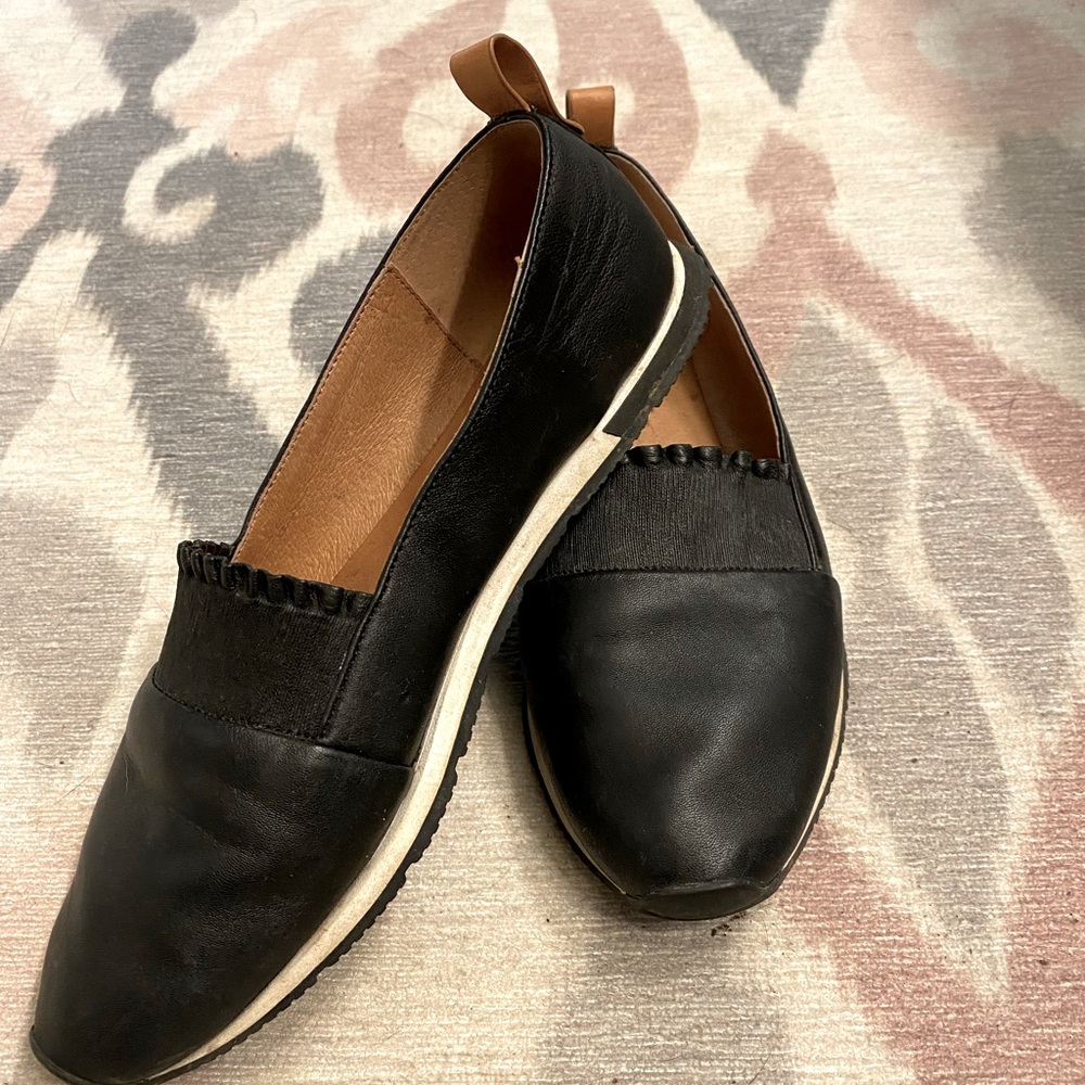 Gentle Souls Luca Ruffle Slip-On